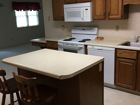 3rd image of 877 Avalon Dr