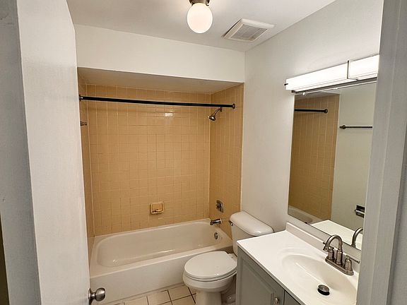 5th image of 811 S Dwyer Ave APT E
