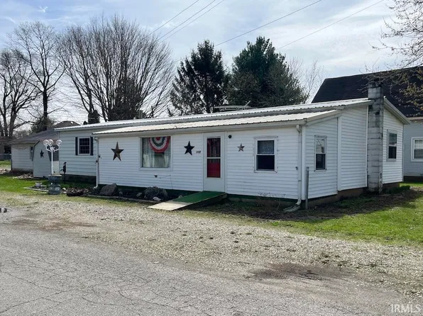 109 W Charles St, Mooreland, IN 47360