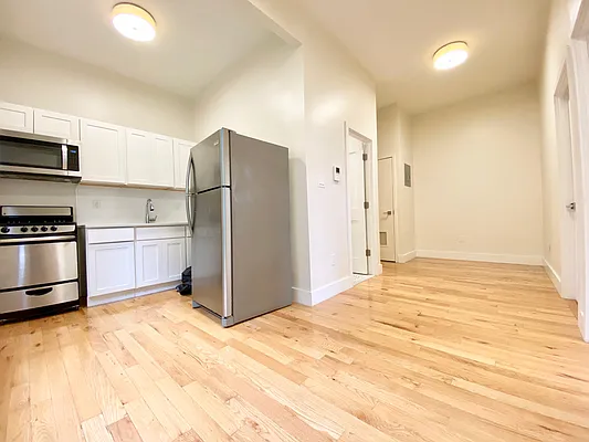 Rented by Zjama Realty Corp | media 2