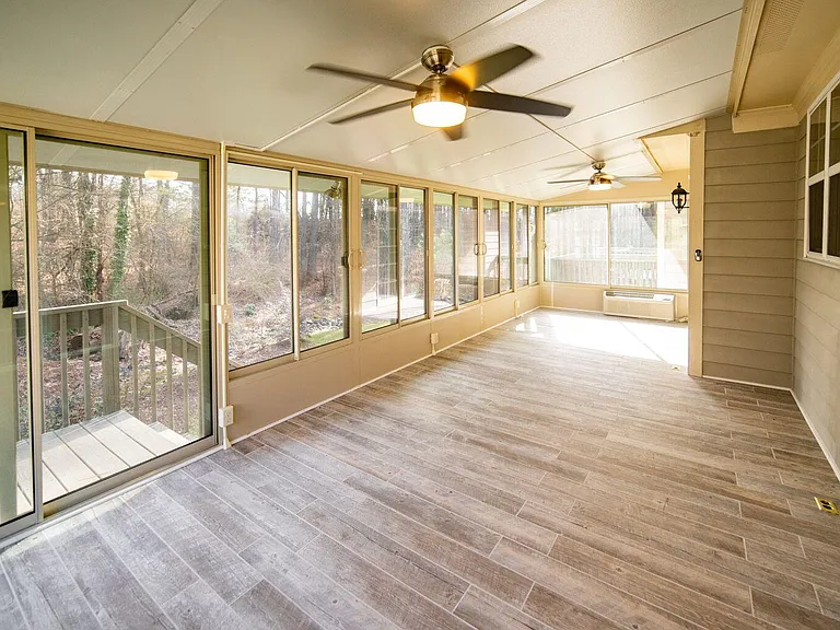 FOUR-SEASON SUNROOM