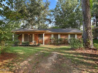 338 Lake Of Pines Dr, Jackson, MS 39206