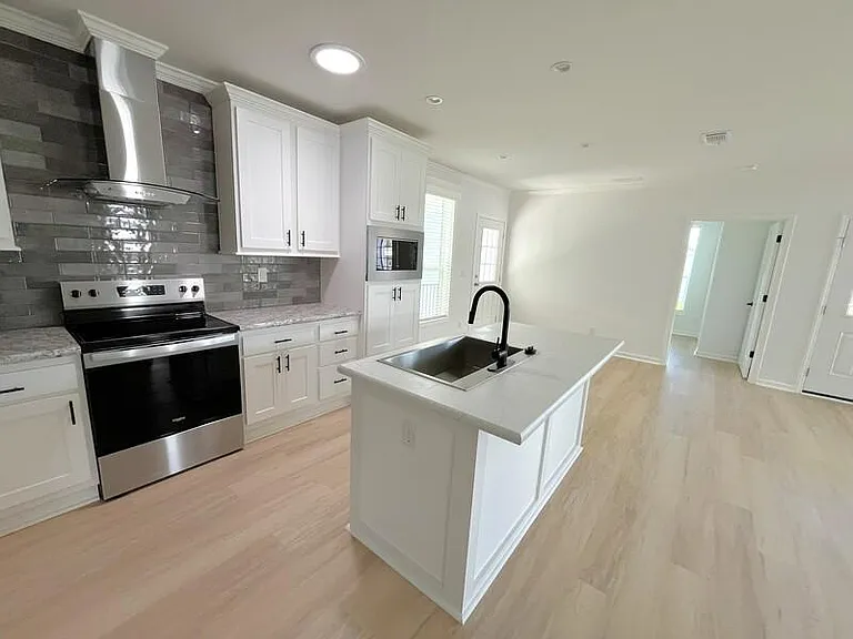 5656 Woodford St #5656E — Photo 17