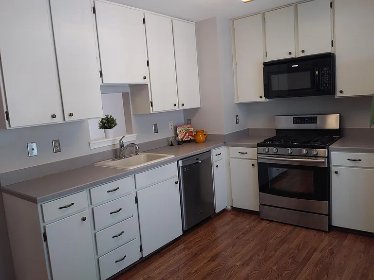 2711 Woodwalk Ct — Photo 12