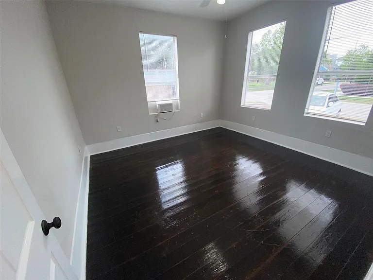 1517 Summer St — Photo 7