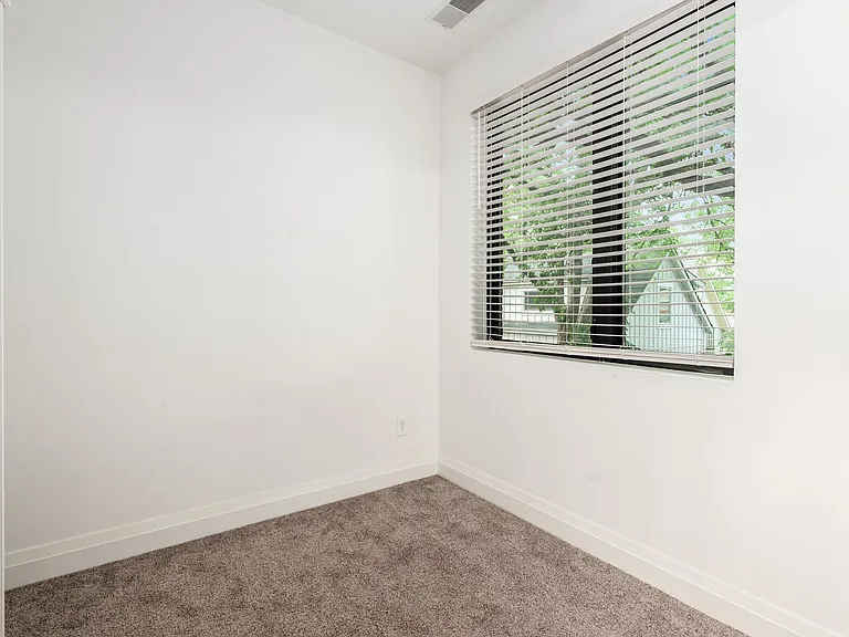 190 College Aly — Photo 24