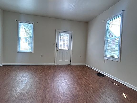 3rd image of 214 Jefferson St