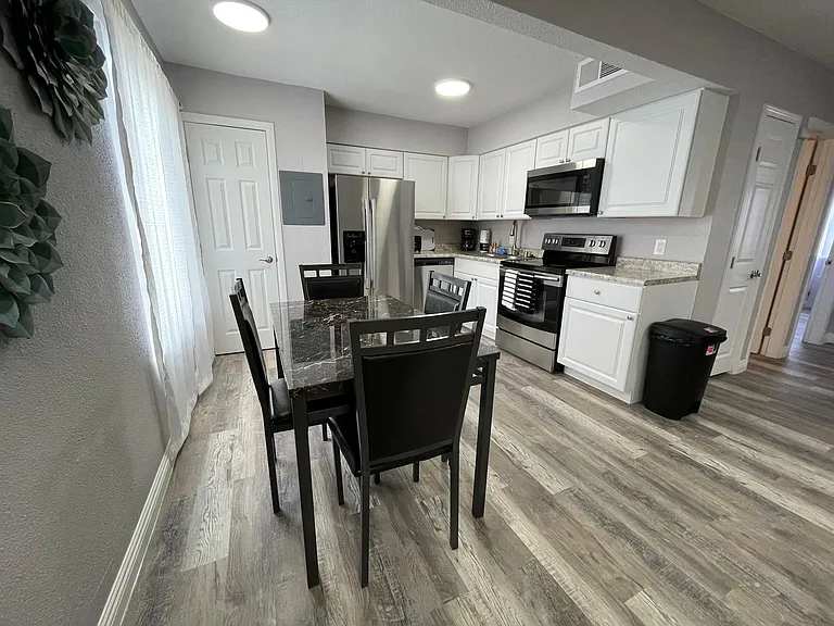 2720 Menlo Square Dr #B — Photo 2
