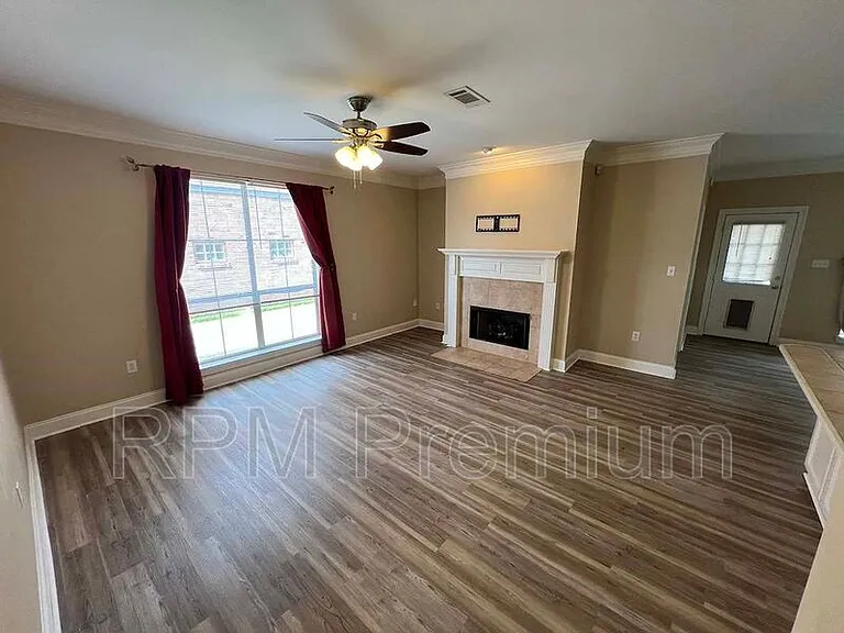 5557 Arialo Dr — Photo 7