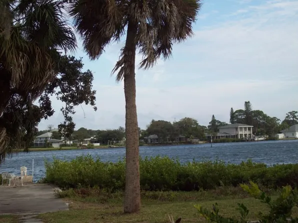 210 Albee Rd, Nokomis, FL 34275