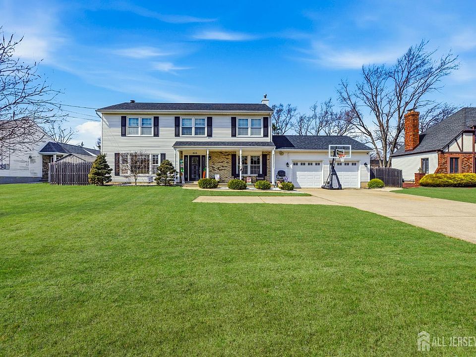 1st image of 623 Lloyd Rd