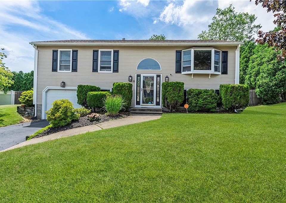 1st image of 8 Midland Dr
