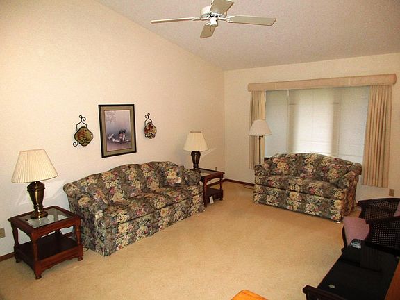 4th image of 22 Foxwood Ct