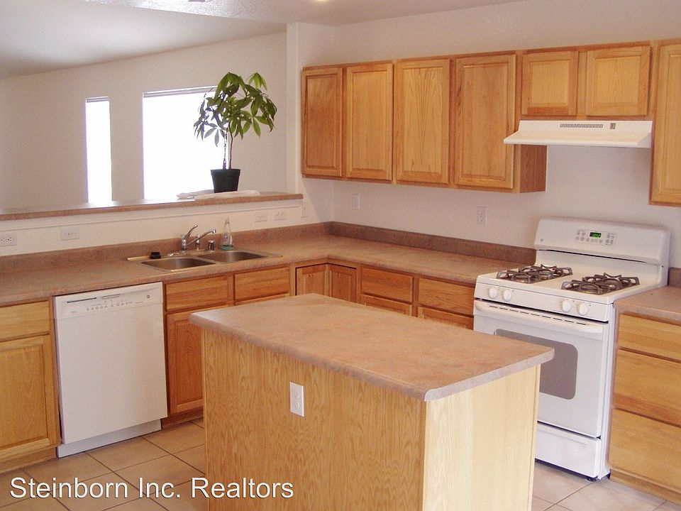 2nd image of 1128 Gunsight Peak Dr