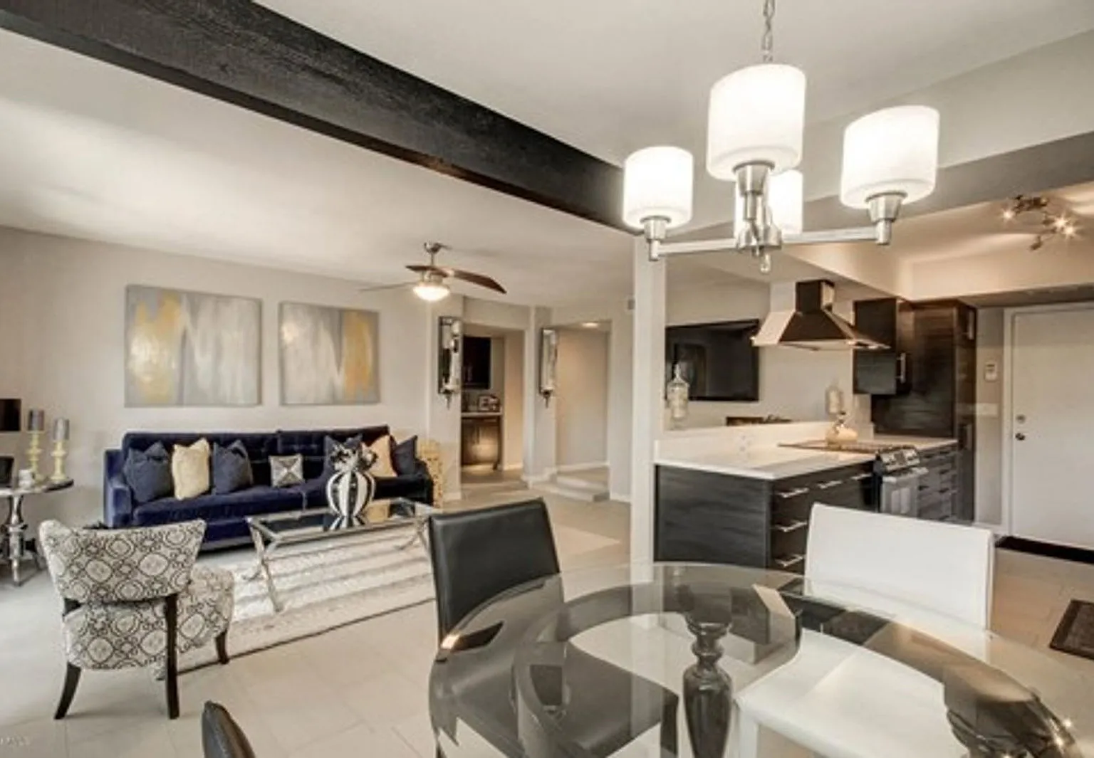2 bed, 2.0 bath, 1147 sqft, $1,999 — Photo 4