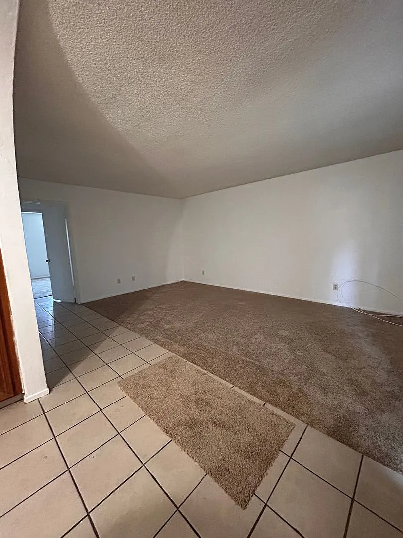 Building Photo - 524 W 17th St #18