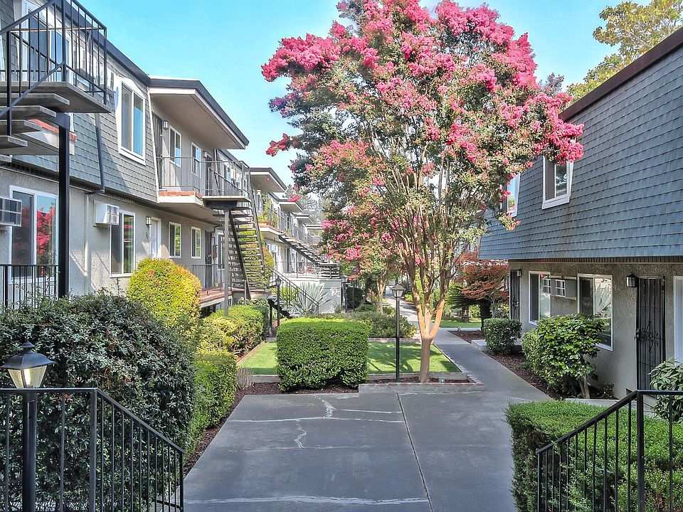 1st image of 470 Boynton Ave #1
