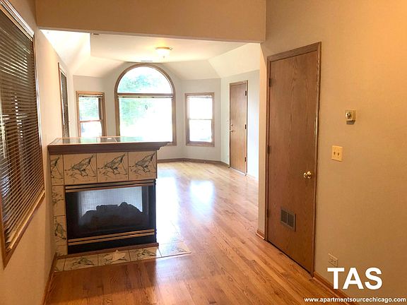5th image of 3713 N Janssen Ave #One