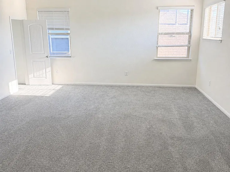 617 Cortona Ln — Photo 23
