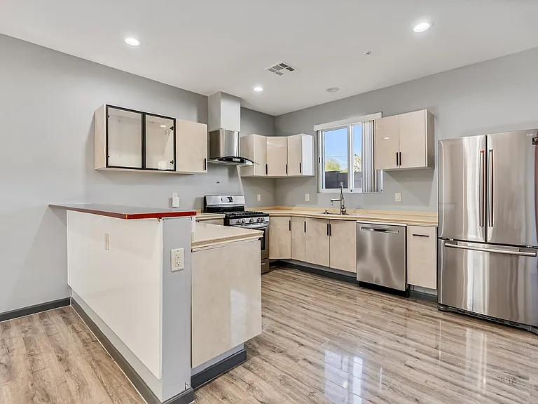1805 N 51st St #307 — Photo 17