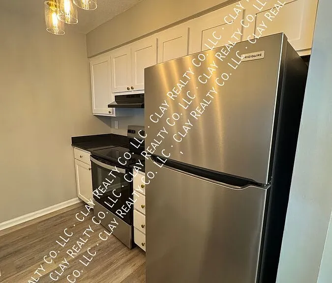 920L Highland Ave — Photo 8