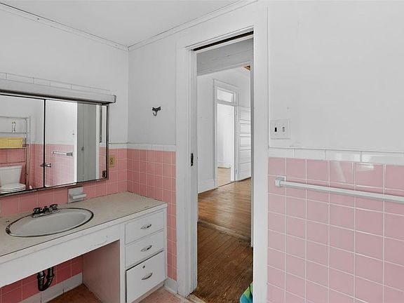 18th image of 4309 Lafayette St
