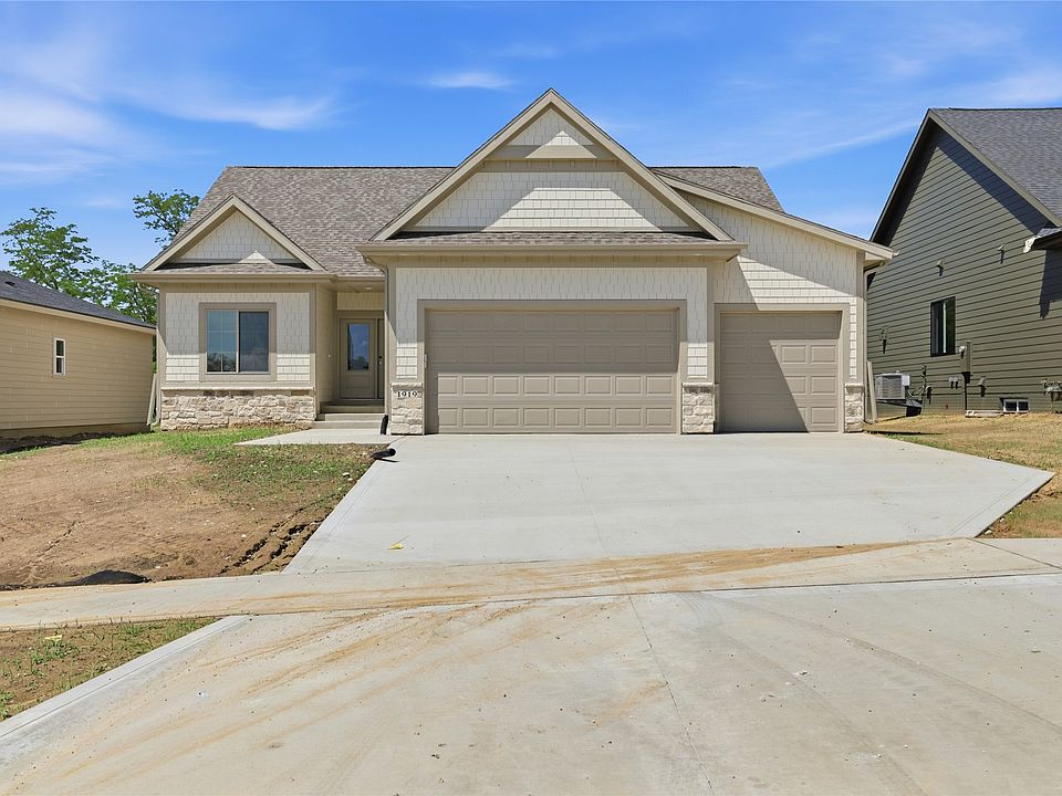 1st image of 1919 E Autumn Trail Cir