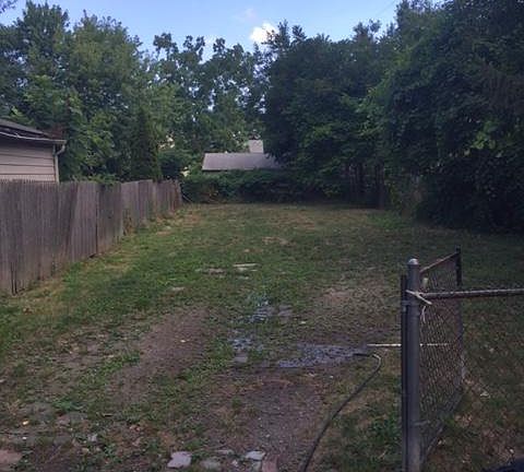 Huge back yard fenced front half can be used for parking