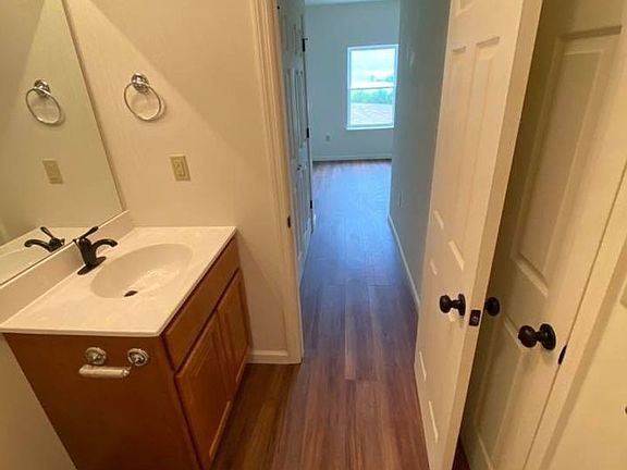 2nd image of 215 Kenlee Dr APT 212