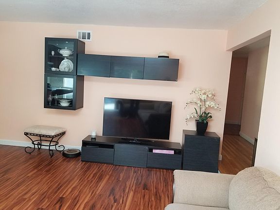5th image of 3836 Eastwood Cir