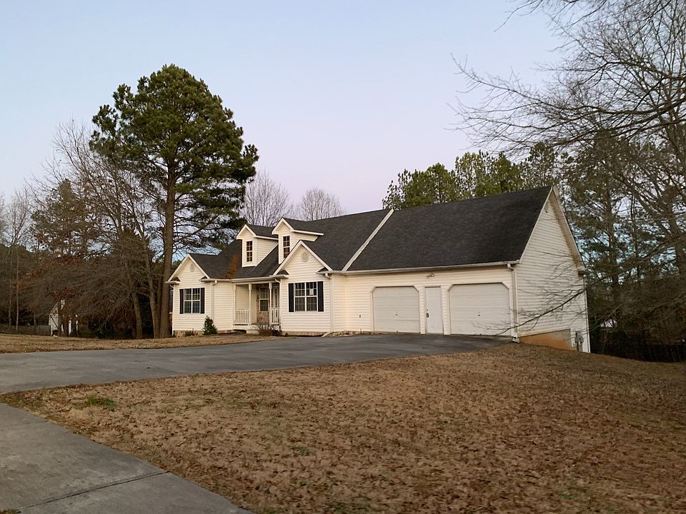 2nd image of 24 Scarlett Oak Dr