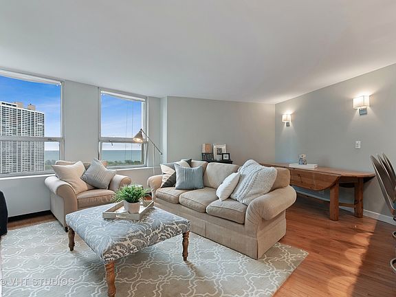 3rd image of 2626 N Lakeview Ave APT 1909