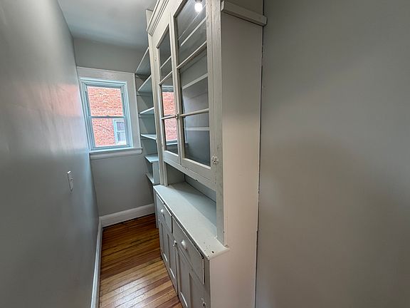 3rd image of 554-556 Bond St #2