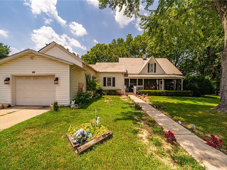 1st image of 421 Monterey Dr