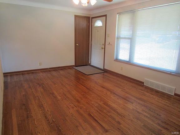 3rd image of 9557 Montbrook Dr