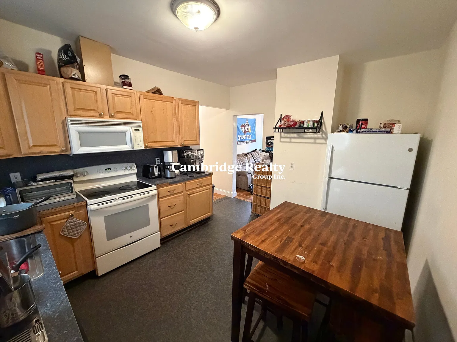 4 bed, 1.0 bath, 1200 sqft, $4,600 — Photo 2