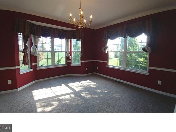 5th image of 27 Calvarese Dr
