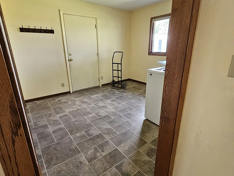 W330N9225 W Shore Dr — Photo 29