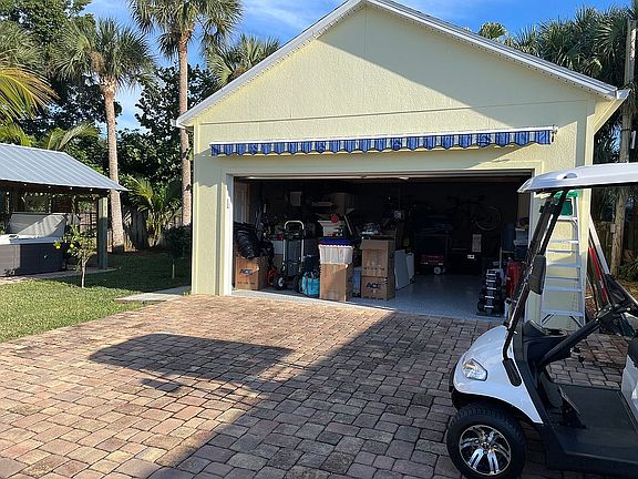 3rd image of 2268 Seville Ave