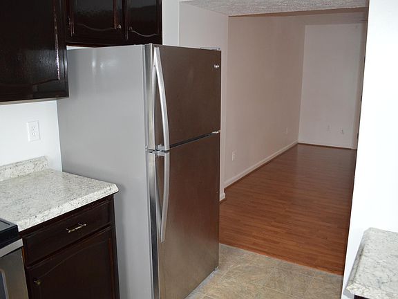 3rd image of 304 Gaylor Ln