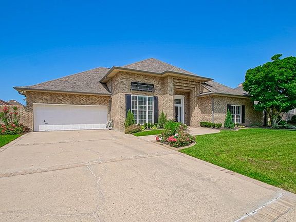 2nd image of 26 Oak Alley Blvd