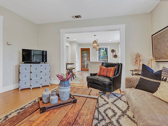 5th image of 206 E Burbank St