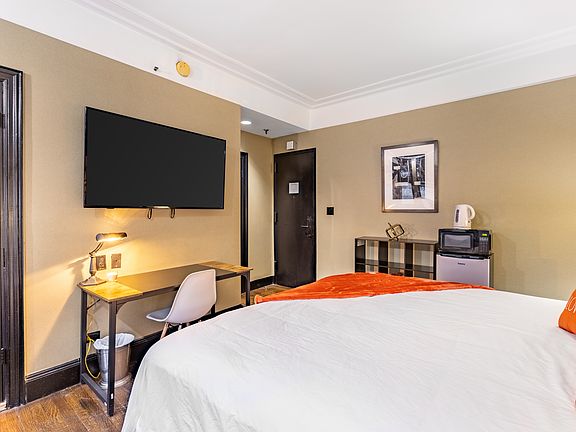 3rd image of 12 W 44th St #902