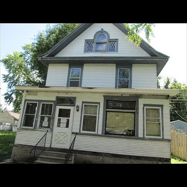 1st image of 860 Margaret St