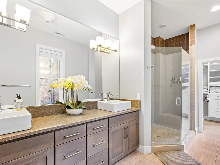 Master Bathroom - Double Vanity
