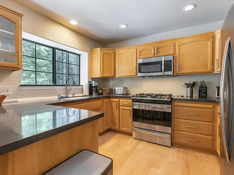 15681 Northwoods Blvd — Photo 5