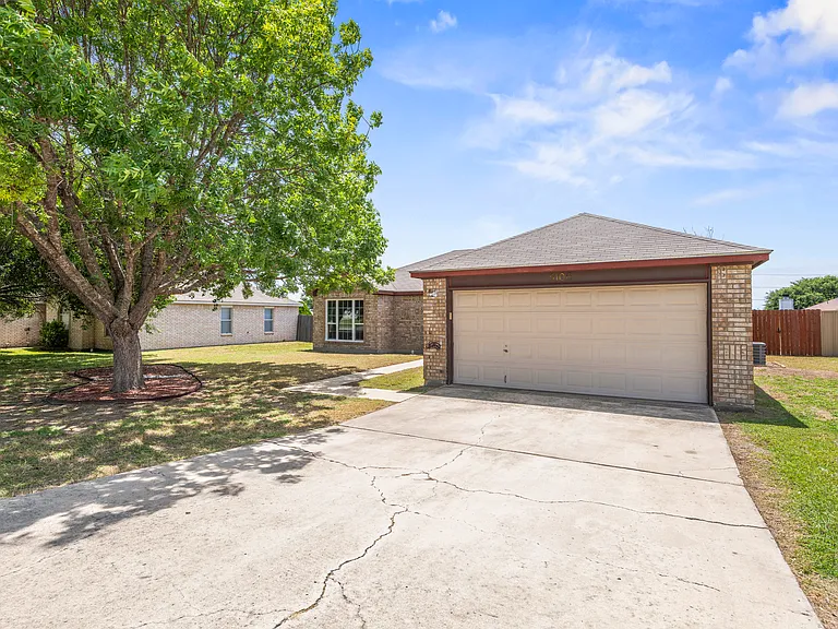 3106 O'W Curry Dr — Photo 1
