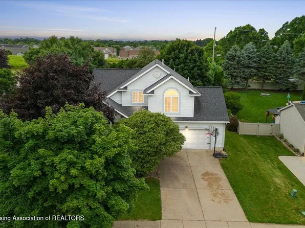 1148 River Oaks Dr, Dewitt, MI 48820