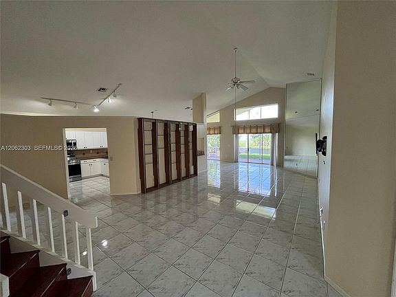 3rd image of 1540 Lacosta Dr W