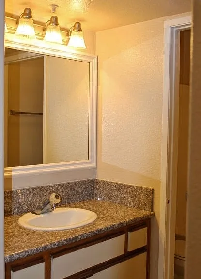 Alcantara Home Apts — Photo 50